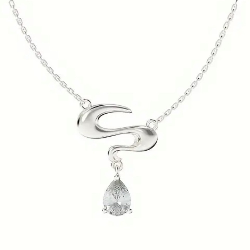 Elegant Silver Necklace with Teardrop Pendant